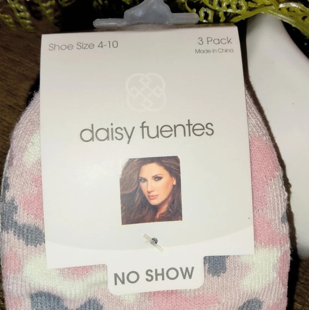 Daisy Fuentes nwt pack